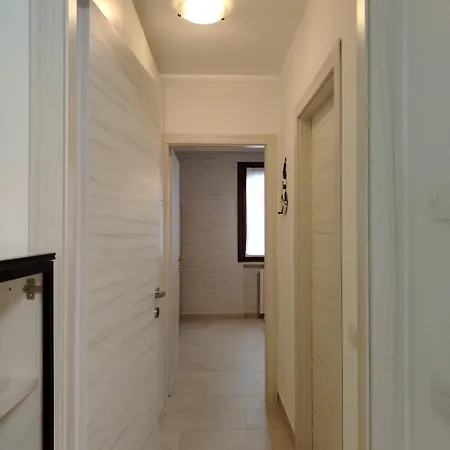 Fiordaliso شقة